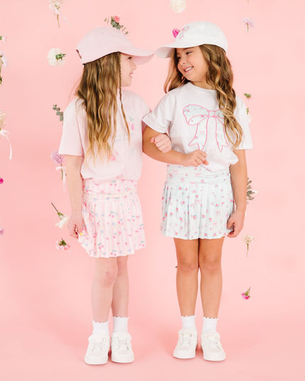 Girls wearing cute spring outfits