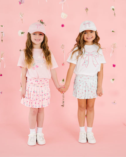 Girls wearing cute spring outfits